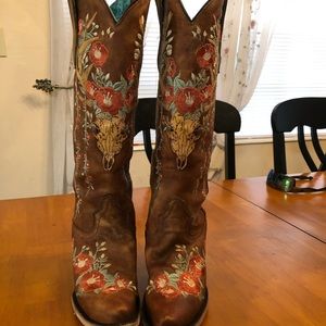 Corral Boots size:8  Never been worn!